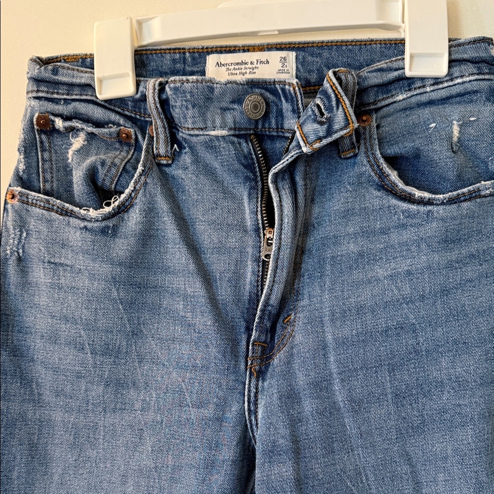 Abercrombie & Fitch The Ankle Straight Ultra High Rise‎ Distressed Jeans